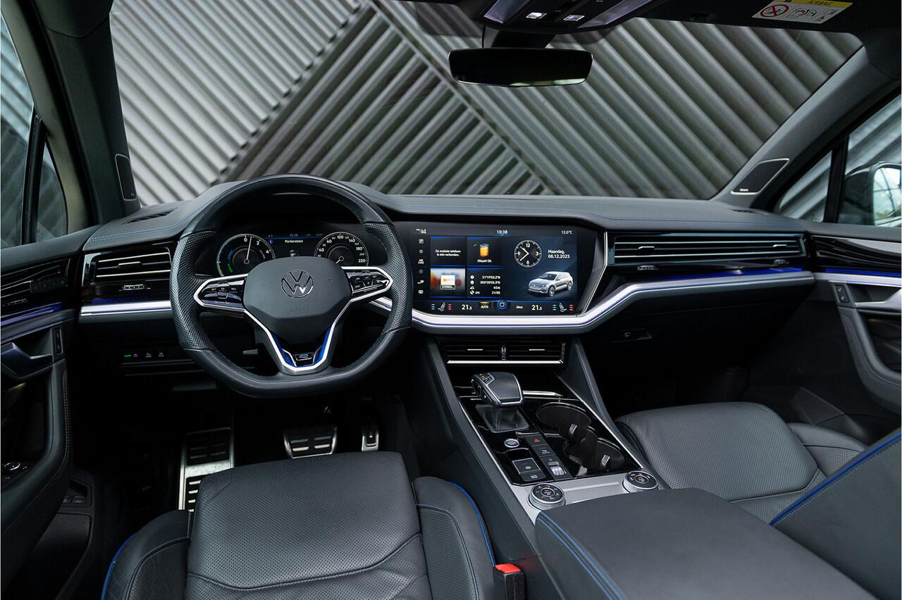 Volkswagen TOUAREG R 3.0 V6 TSI eHybrid 4M Panodak Puglia Luchtv. Massage Head up 360 Stoelvent Trekhaak