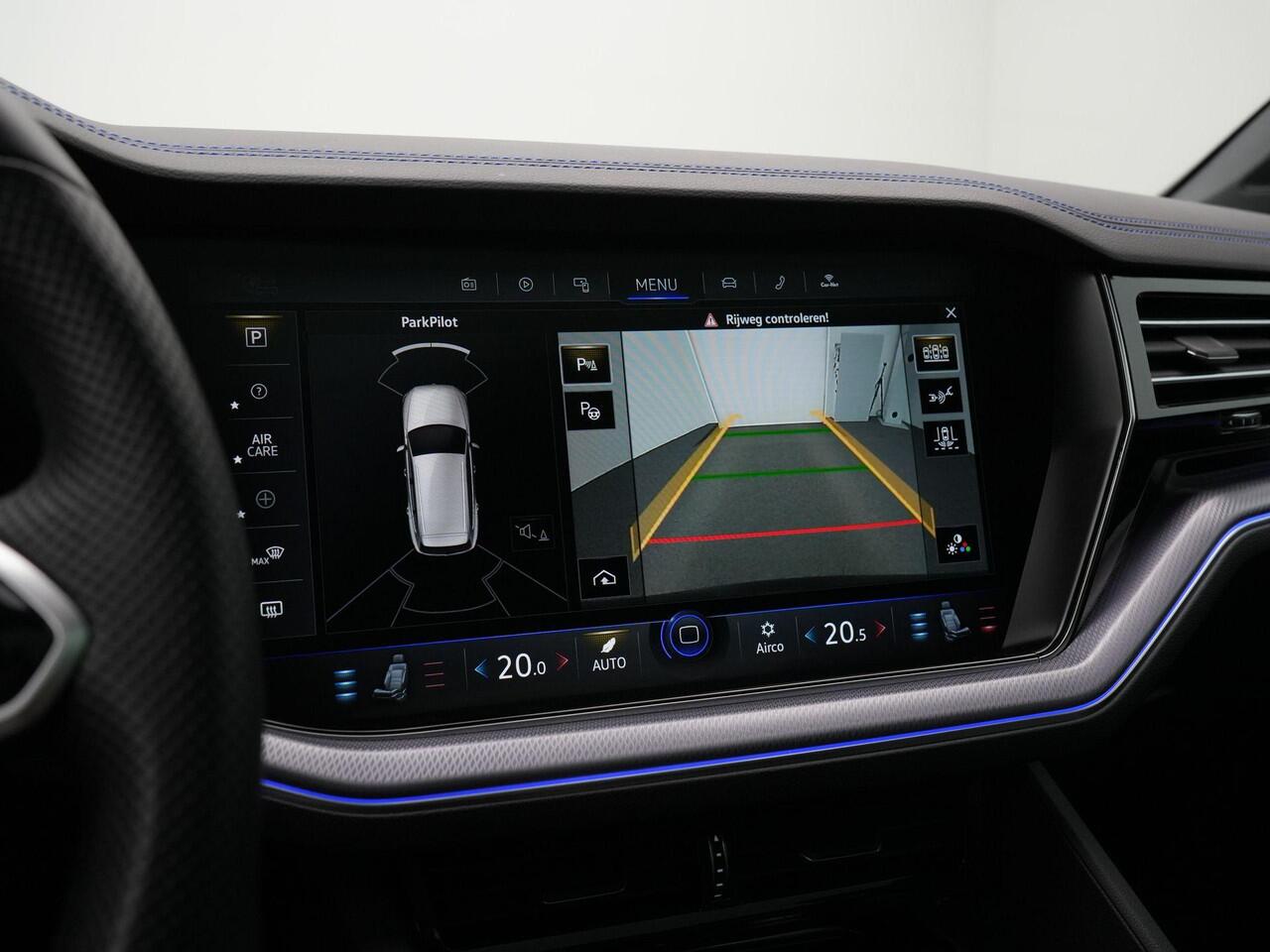 Volkswagen TOUAREG R 3.0 TSi 462 pk eHybrid 4MOTION | Panoramadak | Trekhaak | Luchtvering | Puglia leder | Head-up display | Stoelventilatie | Geheugenstoel