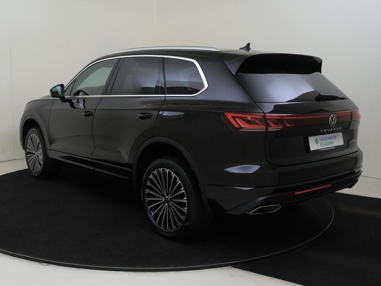 Volkswagen TOUAREG 3.0 TSi eHybrid 4MOTION Elegance | Panoramadak | Trekhaak | Luchtvering | Parkeerassistent | Nachtzichtassistent | 360 camera | 4-zone airco | Head-up display | Dodehoek detectie |