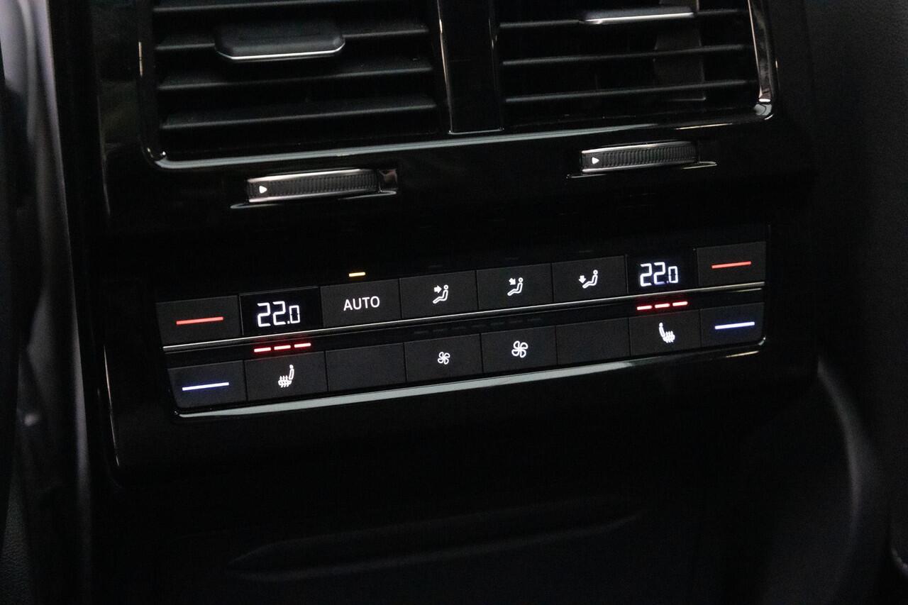 Volkswagen TOUAREG 3.0 TSi eHybrid 4MOTION R | 21 Inch | Nachtzicht | Trekhaak |