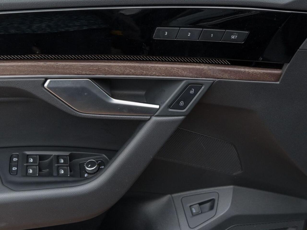 Volkswagen TOUAREG 3.0 TDI Elegance Grijs Kenteken ACC LUCHTVERING COMFORTSTOELEN TREKHAAK