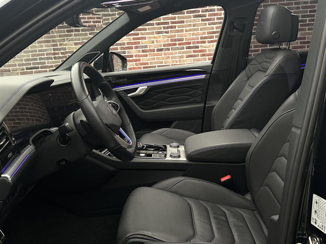 Volkswagen TOUAREG 3.0 TSi 4MOTION R HeadUp Panorama Luchtvering Memory Line