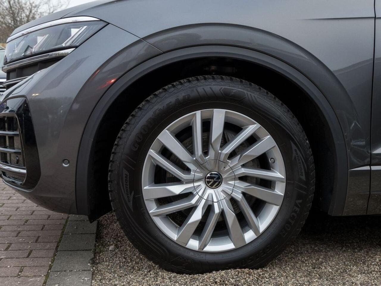 Volkswagen TOUAREG 3.0 TDI Elegance Grijs Kenteken ACC LUCHTVERING COMFORTSTOELEN TREKHAAK