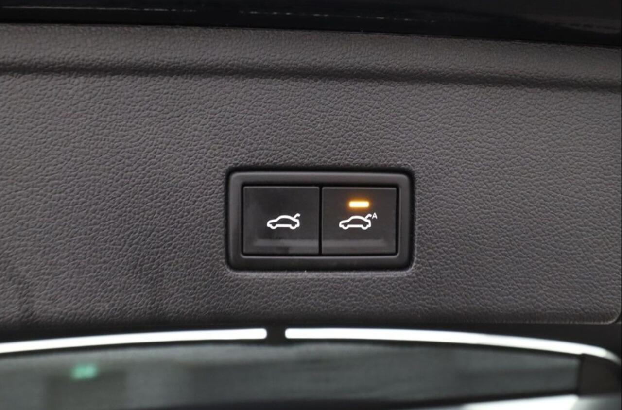 Volkswagen TOUAREG 3.0 TSi eHybrid 4MOTION ACC Panoramadak Luchtvering Comfortstoelen LED Matrix 19 Inch