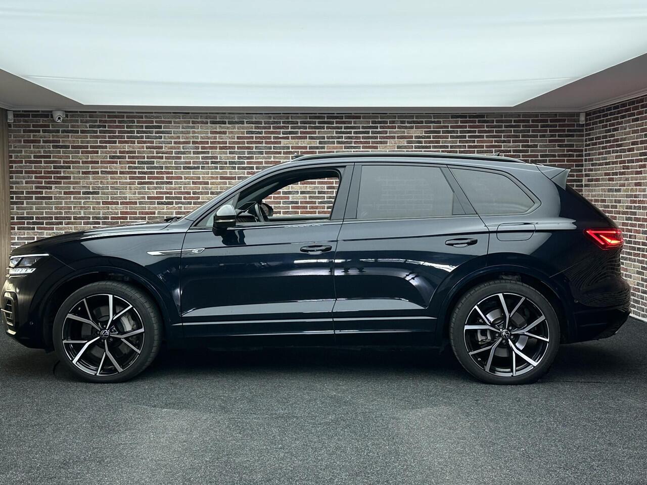 Volkswagen TOUAREG 3.0 TSi 4MOTION R HeadUp Panorama Luchtvering Memory Line