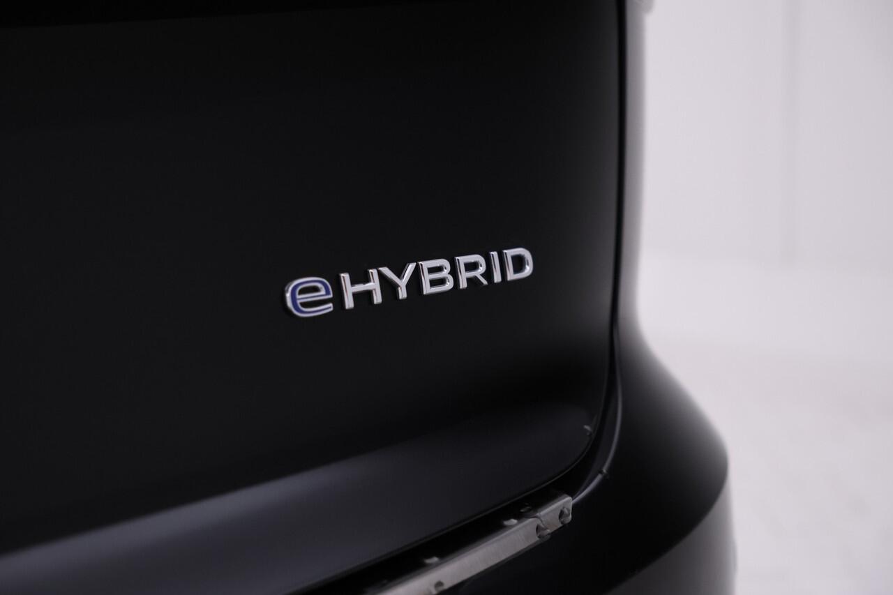 Volkswagen TOUAREG EHYBRID 3.0 TSi 4MOTION Panorama, Luchtvering, Climate, Volleder.