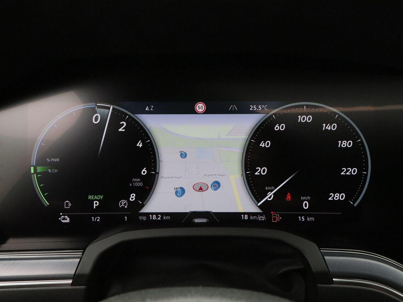 Volkswagen TOUAREG 3.0 TSi eHybrid 463 Pk 4MOTION R-Line | 360° Camera | Full LED | Trekhaak | Panoramadak | DynAudio | Head-Up | Digitaal Dashboard | 22 Inch