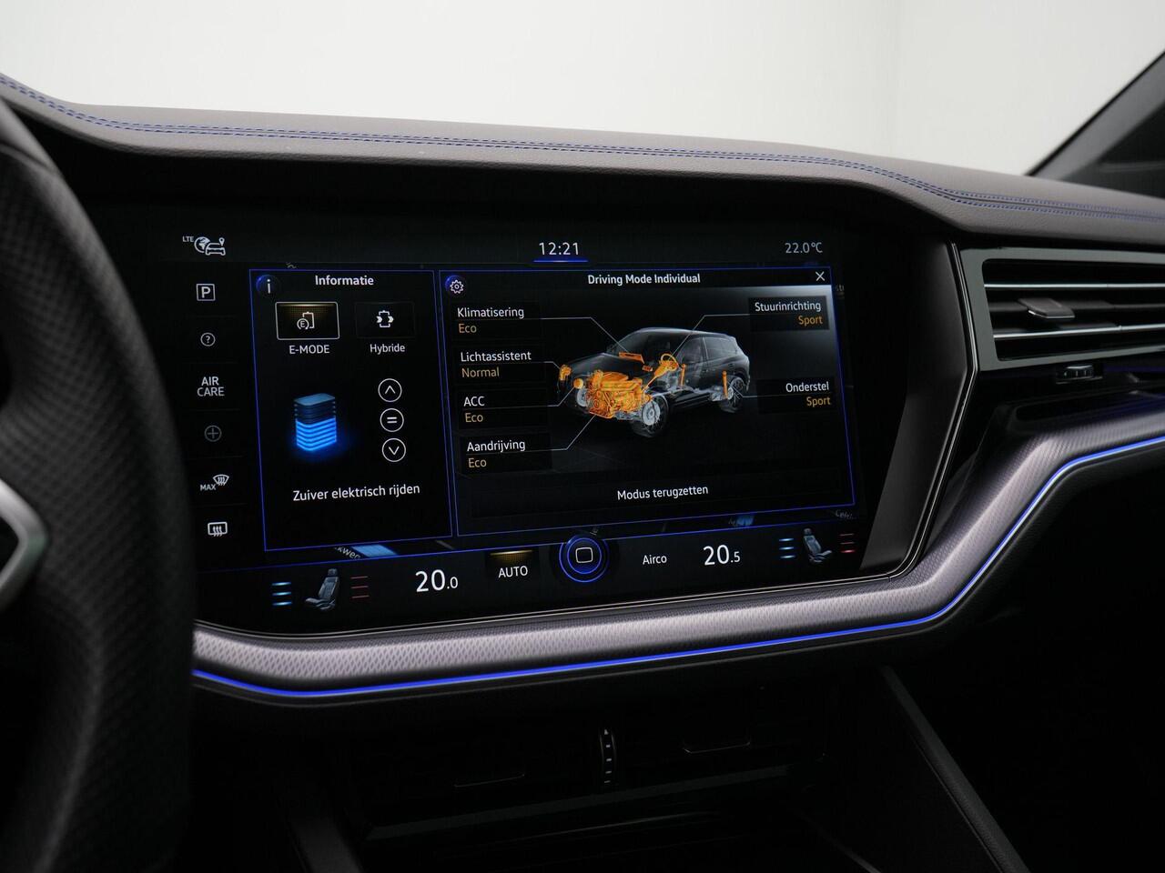 Volkswagen TOUAREG R 3.0 TSi 462 pk eHybrid 4MOTION | Panoramadak | Trekhaak | Luchtvering | Puglia leder | Head-up display | Stoelventilatie | Geheugenstoel