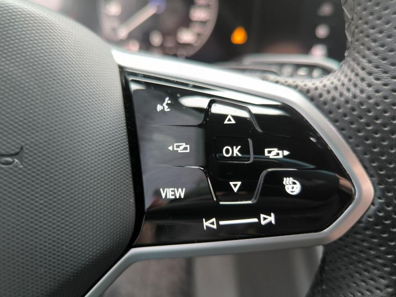 Volkswagen TOUAREG 3.0 TDI R-Line ACC Luchtvering Comfortstoelen Trekhaak