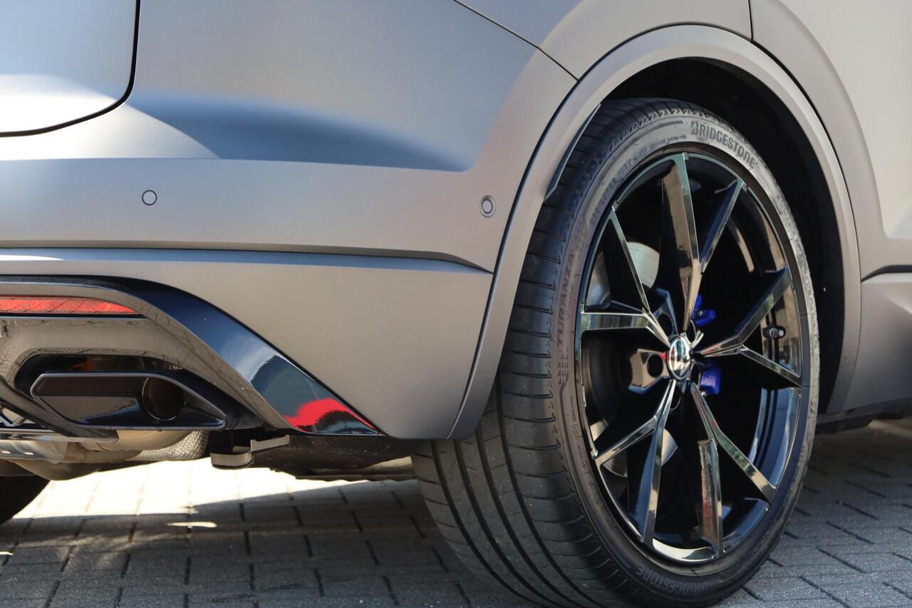 Volkswagen TOUAREG 3.0 TSi eHybrid 4MOTION R 340KW/462PK DSG, 60 mnd / 100.000km garantie, area view, Harman Kardon, head up, puglia leder, panoramadak, trekhaak, 22" LMV zwart, ergo lederen stoelen met elektrische verstelling en geheugen, r-line in en exterieur, camera voo