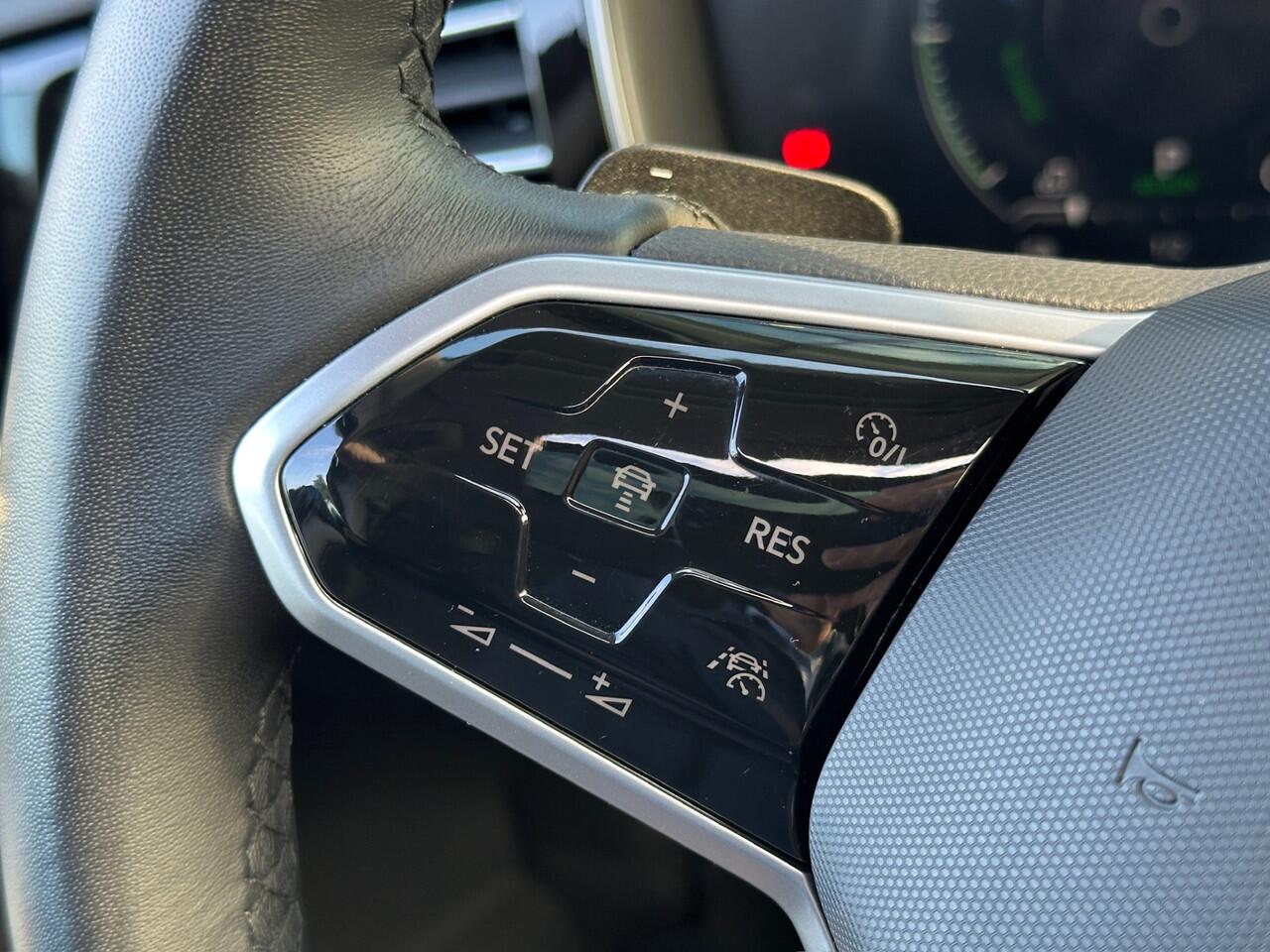 Volkswagen TOUAREG 3.0 TSi eHybrid 4MOTION Elegance | Panoramadak | Head up | Leder | Rijklaar incl. garantie