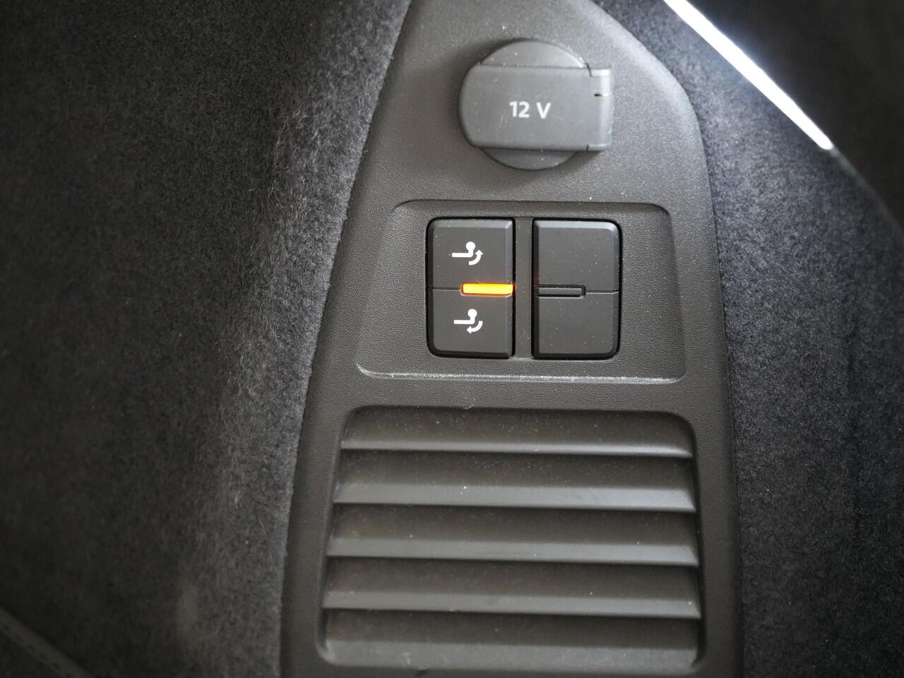 Volkswagen TOUAREG 3.0 TSi eHybrid 4MOTION Plug In Hybrid 381pk Dealer O.H PHEV | Trekhaak Af Fabriek | Lederen Sportstoelen Massage & Memory | Panodak | Adaptive Cruise | Stoelventilatie | Stoelen & Stuur Verwarmd | Blis | Keyless | Apple Carplay | Navigatie | DAB