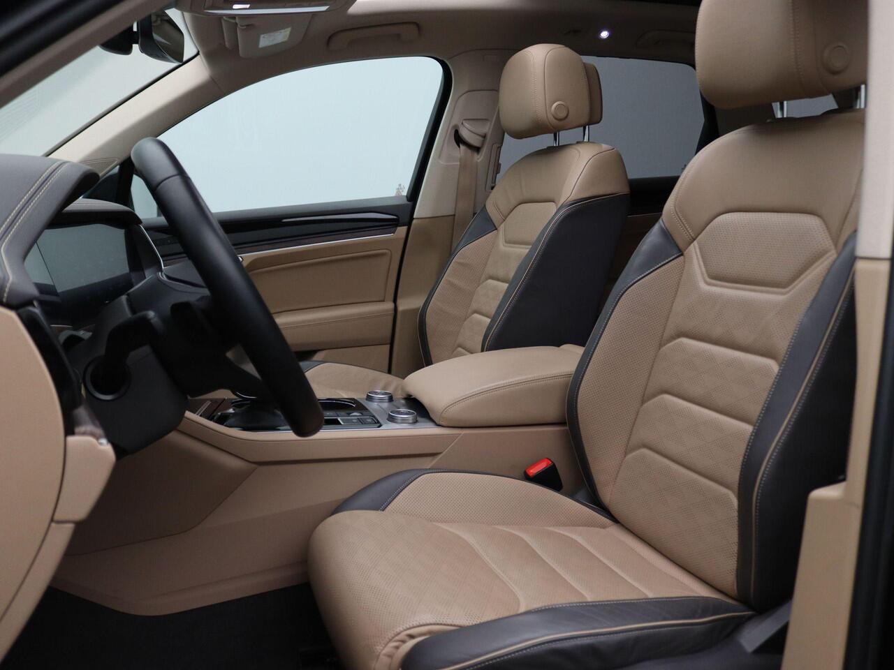 Volkswagen TOUAREG 3.0 TSi eHybrid Atmosphere 4MOTION 381PK DSG Luchtvering, head-up, memorystoelen, nachtzicht, keyless, Panorama Dak, 360gr. Camera, trekhaak, 21" lichtmetalen velgen