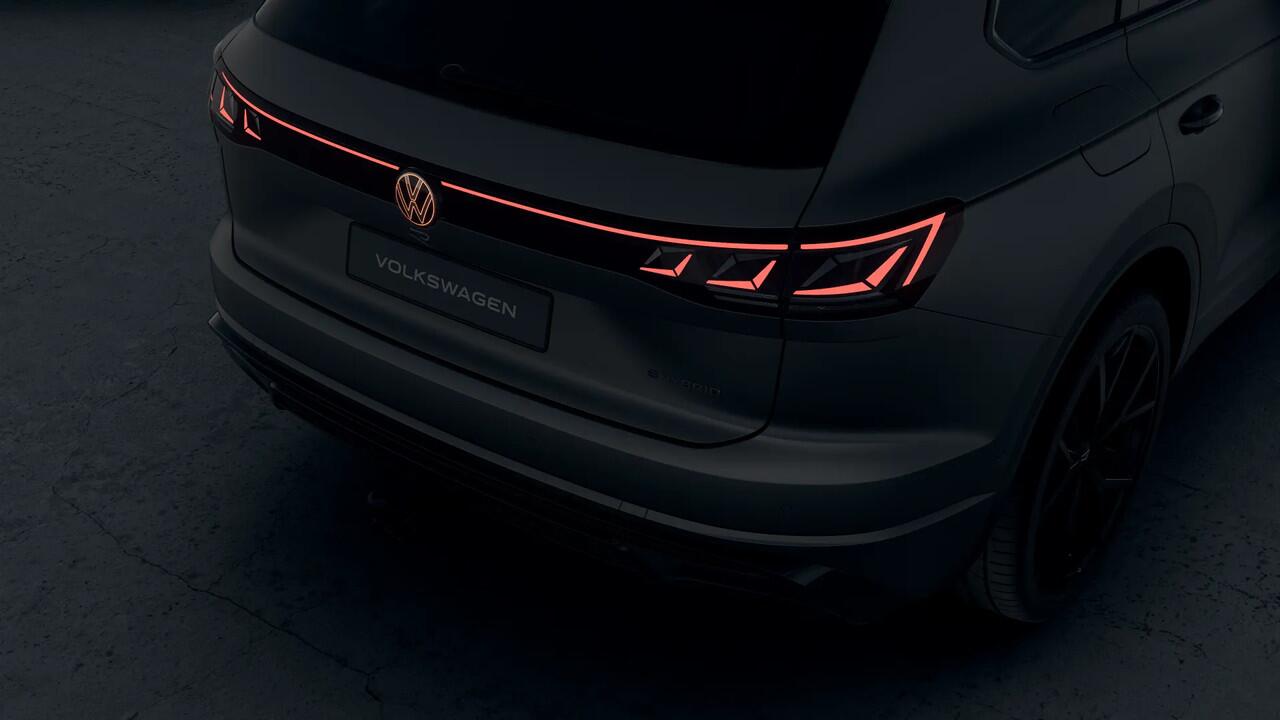 Volkswagen TOUAREG R Edition | Buitenspiegels elektrisch instel-, verwarm- en inklapbaar | Diefstalalarm | Telefoon draadloos oplaadbaar (Wireless Charging)