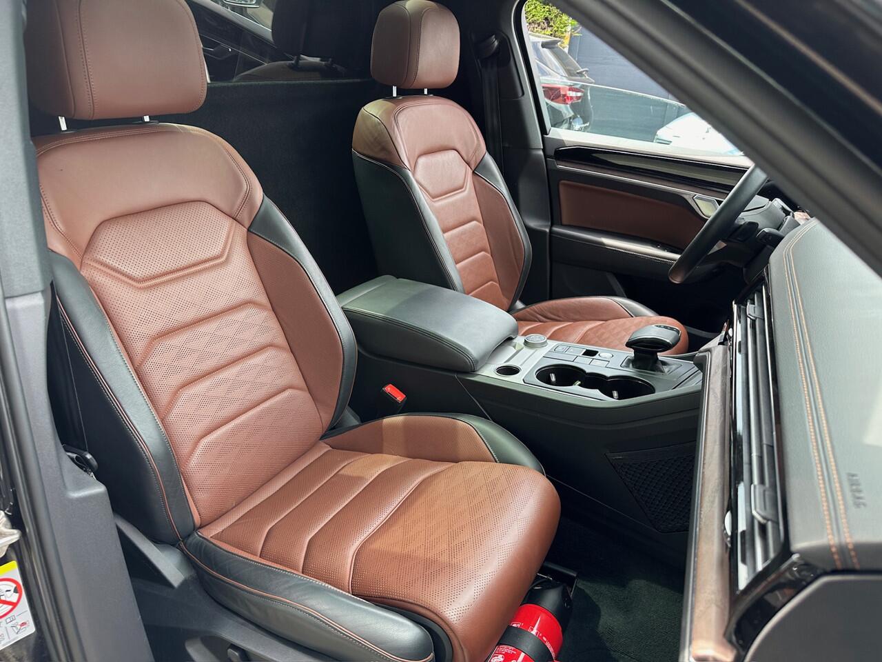 Volkswagen TOUAREG 3.0 TDI 4Motion Atmosphere | Panoramadak | Trekhaak | Grijs kenteken | Excl. Btw