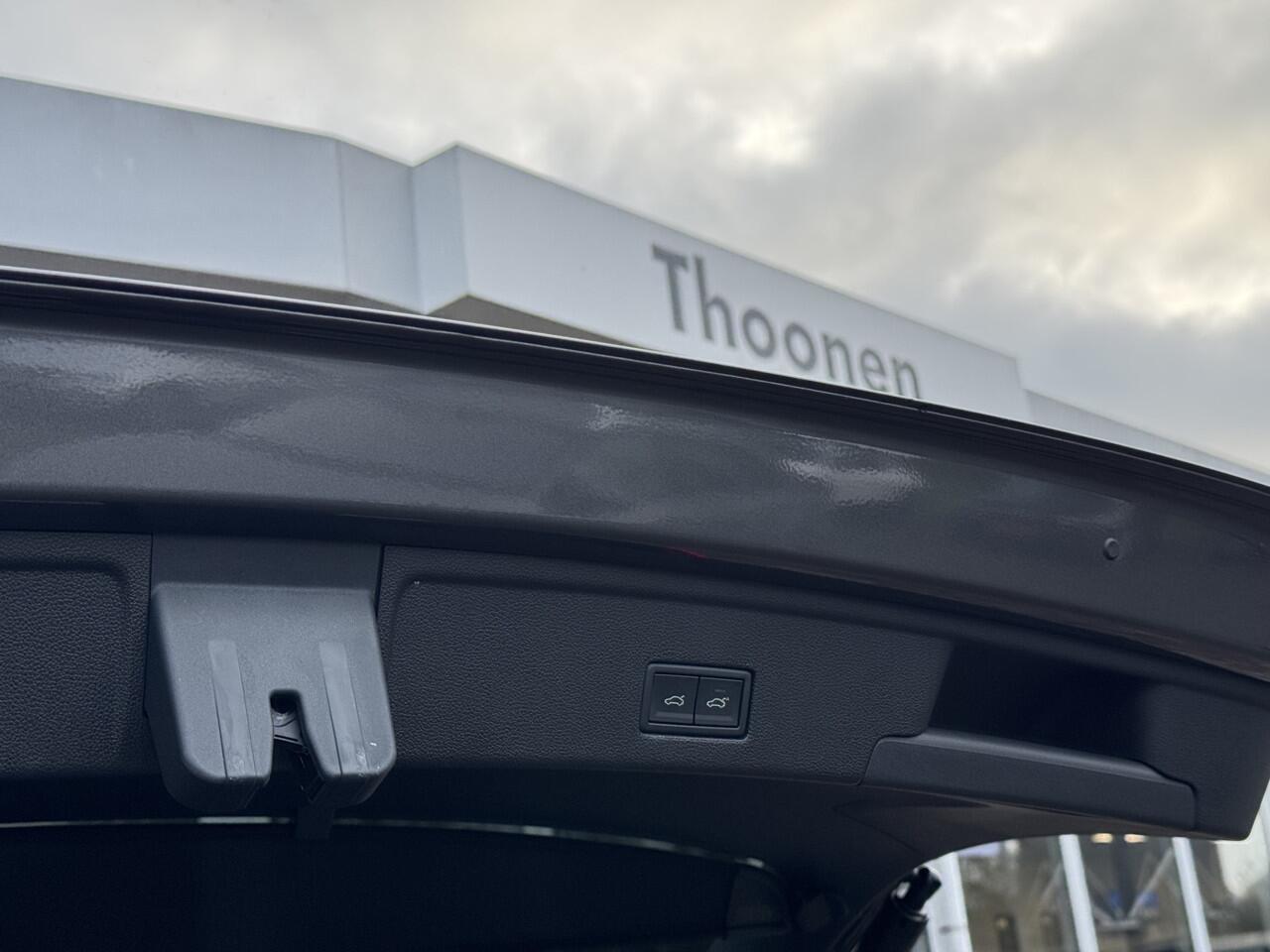 Volkswagen TOUAREG 3.0 TSi eHybrid 4MOTION Elegance | Massage | Trekhaak | Nachtzicht