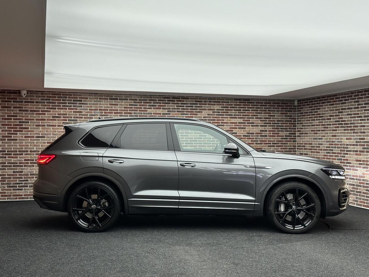 Volkswagen TOUAREG R 3.0 TSi 4MOTION | Puglia| Dak| Massage| Luchtvering| BTW auto|