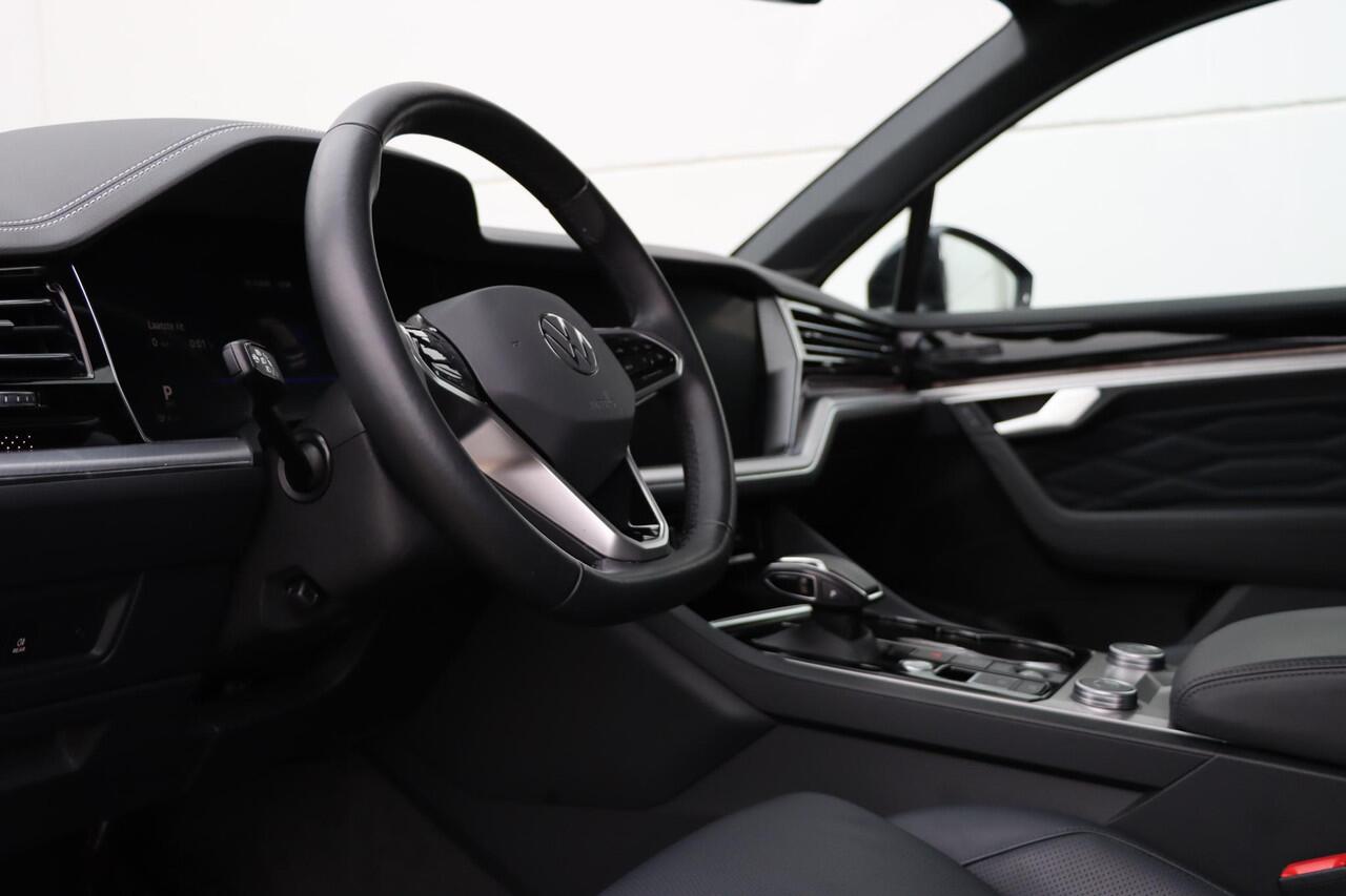 Volkswagen TOUAREG 3.0 TSI eHybrid Elegance 380pk Tiptronic | Luchtvering