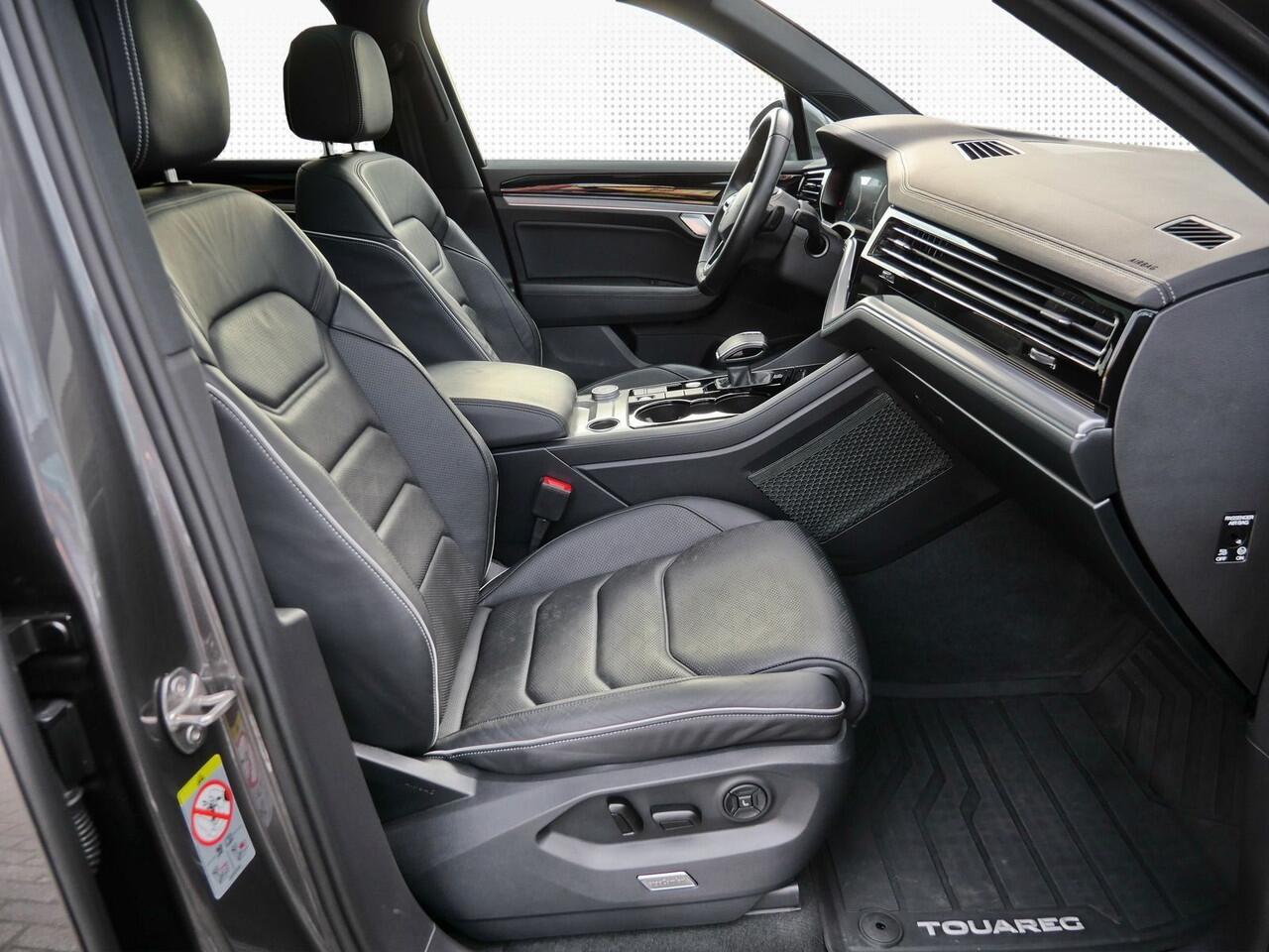 Volkswagen TOUAREG 3.0 TSi eHybrid 4M Elegance ACC Panoramadak Stoelkoeling Memory Trekhaak Camera