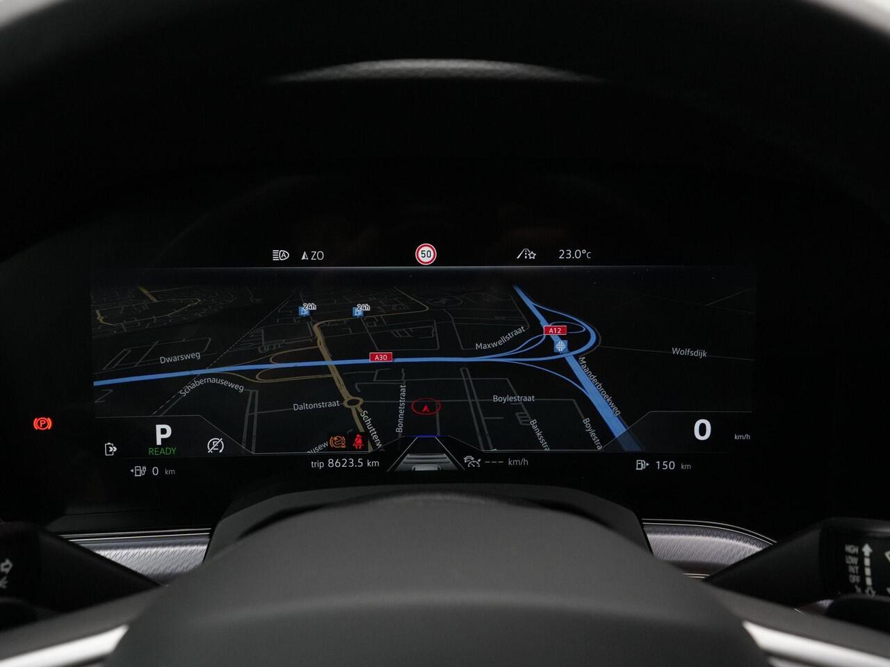 Volkswagen TOUAREG R 3.0 TSi 360 pk eHybrid 4MOTION | EXCL. BTW / Grijs kenteken | Panoramadak | Trekhaak | Leder | Luchtvering