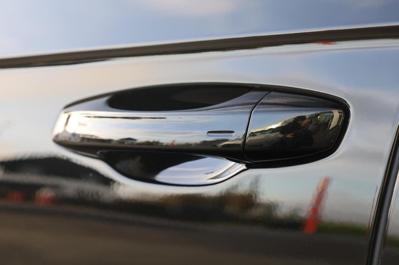 Volkswagen TOUAREG 3.0 TSi eHybrid 4MOTION R Edition 462PK / 340kW LED Matrix HD IQ.Light, nachtzicht (Night Vision), rondomzichtcamera (360° AreaView), elektr. verst. panoramadak, servosluiting, 3-zone Climatronic, voorstoelen verwarmbaar met massagefunctie, achterbank ver