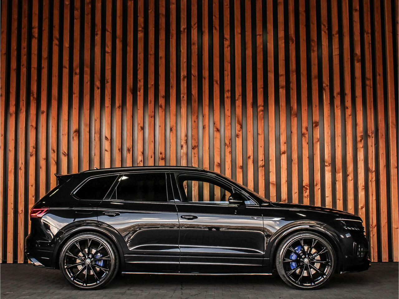 Volkswagen TOUAREG R 3.0 TSi 462PK Automaat 4Motion | BLACK STYLE | PANORAMADAK | LEDER | HEAD-UP | KEYLESS | MASSAGE | VENTILATIE |