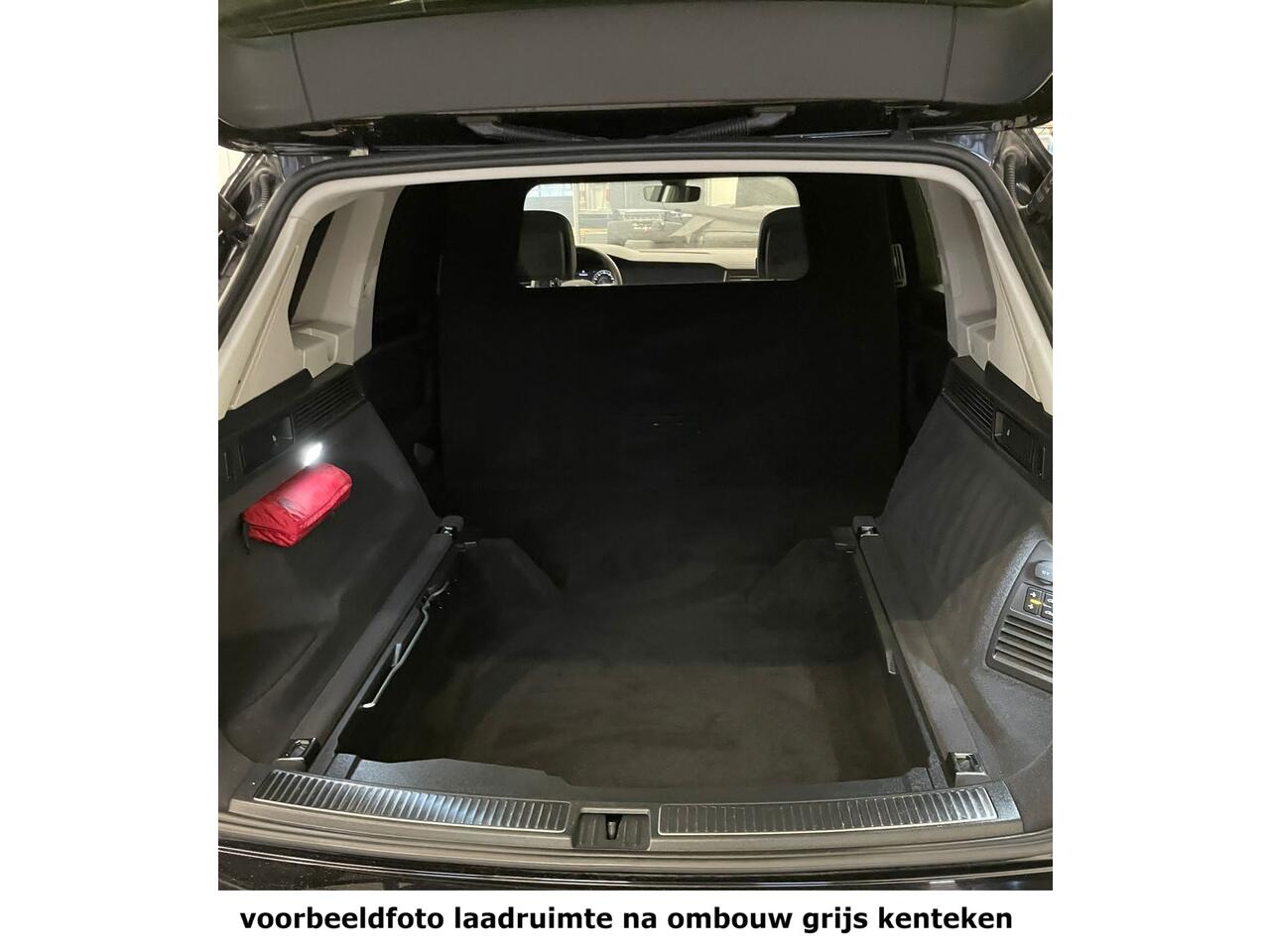 Volkswagen TOUAREG 3.0 TDI Grijs Kenteken ACC LUCHTVERING TREKHAAK COMFORTSTOELEN
