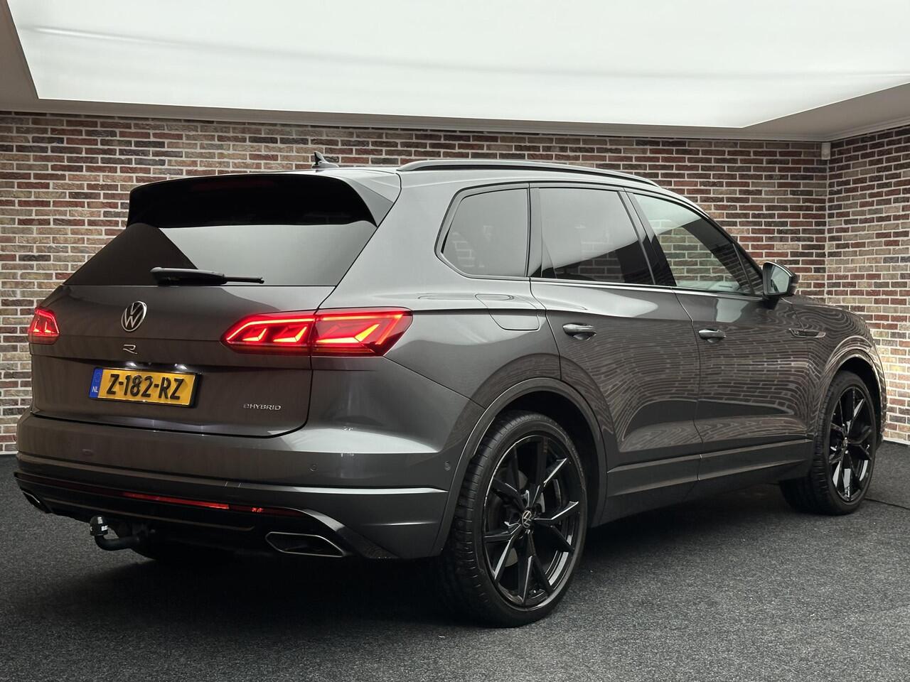 Volkswagen TOUAREG R 3.0 TSi 4MOTION | Puglia| Dak| Massage| Luchtvering| BTW auto|