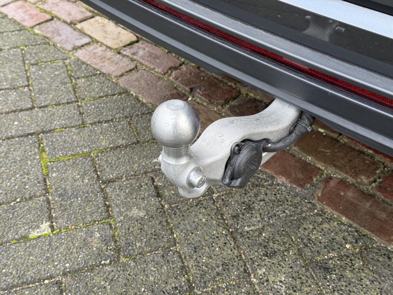 Volkswagen TOUAREG 3.0 TSi eHybrid 4MOTION Elegance | Massage | Trekhaak | Nachtzicht