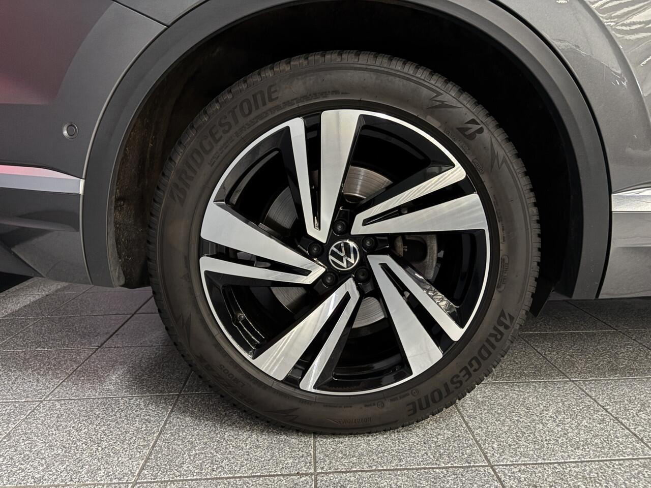 Volkswagen TOUAREG 3.0 TSi eHybrid 4MOTION HUD|Pano|Leder|Trekhaak|ACC|Nightvision