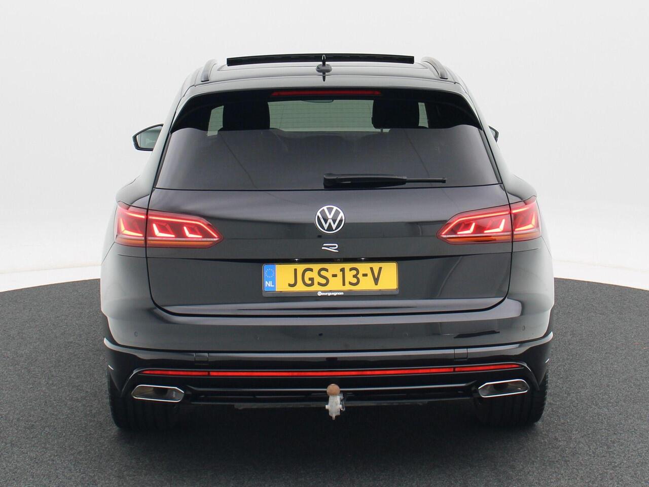 Volkswagen TOUAREG 3.0 TSi eHybrid 462 Pk Automaat 4Motion R-Line | Panoramadak | Adaptive Cruise | Black Style | Dynaudio | Trekhaak | Stoelverwarming | Stoelmassage | Carplay| Camera 360 | LED | 73.075 Km!!