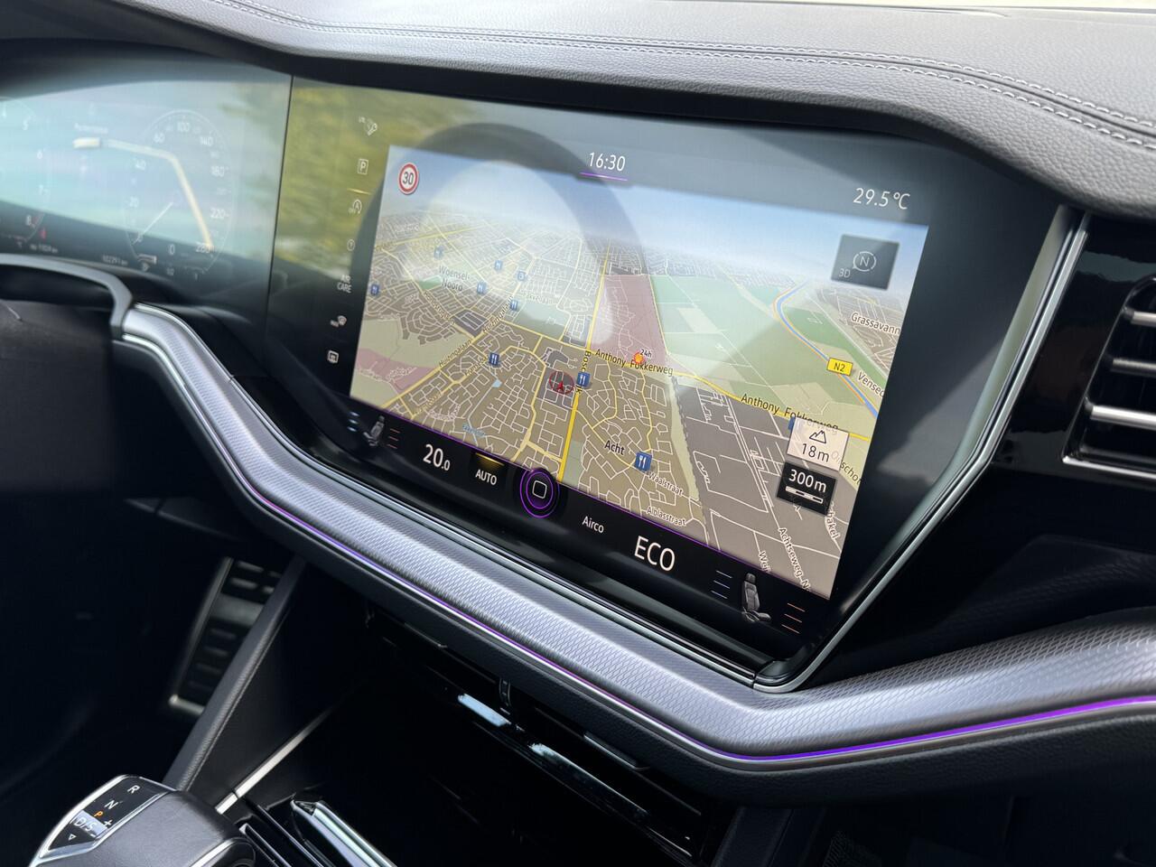 Volkswagen TOUAREG 3.0 TSI 340pk 4Motion Aut. R-Line Blackstyle Comfortleder Luchtvering 4wiel besturing 102dkm!!