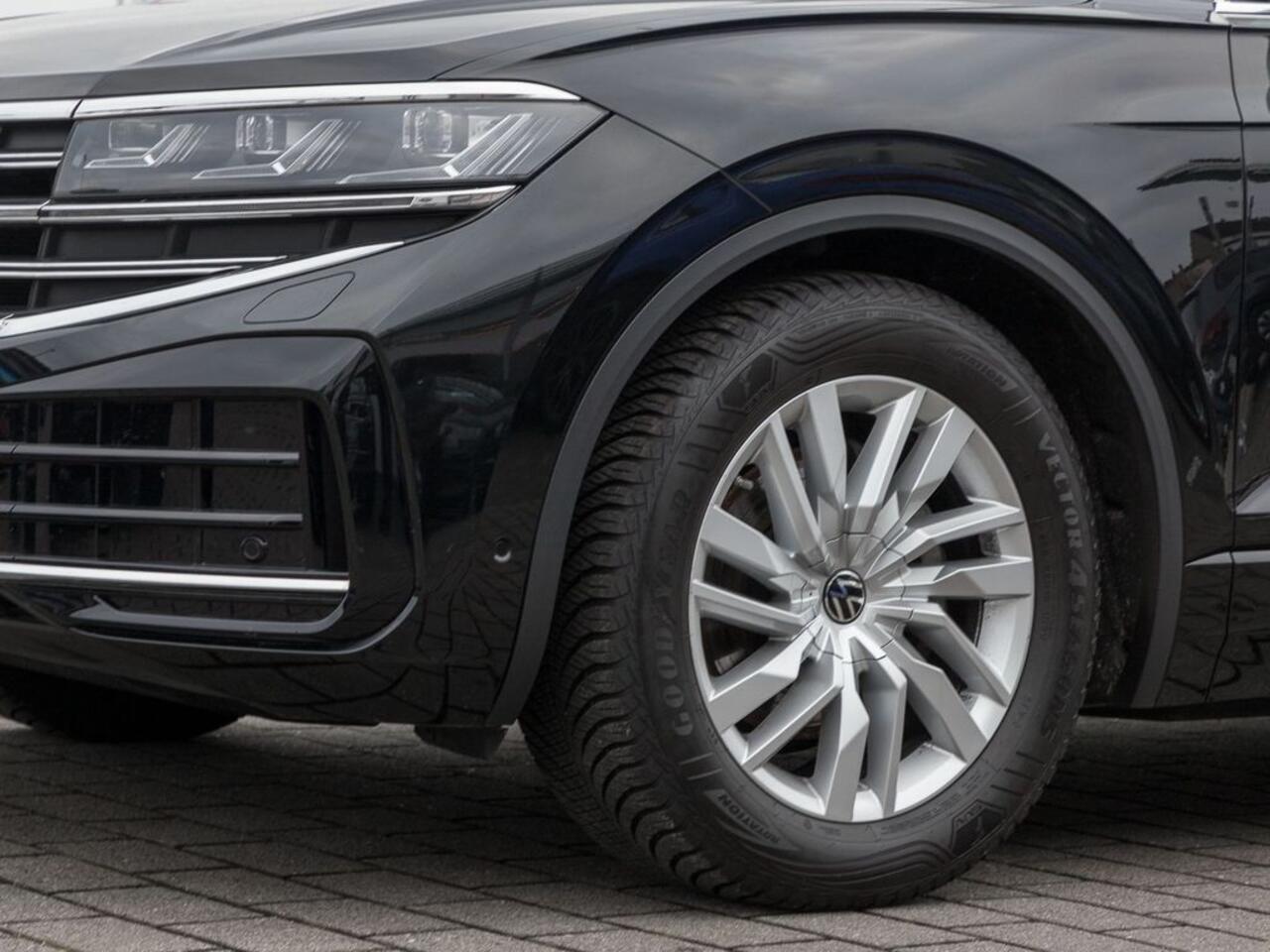 Volkswagen TOUAREG 3.0 TDI Elegance Grijs Kenteken ACC LUCHTVERING COMFORTSTOELEN TREKHAAK