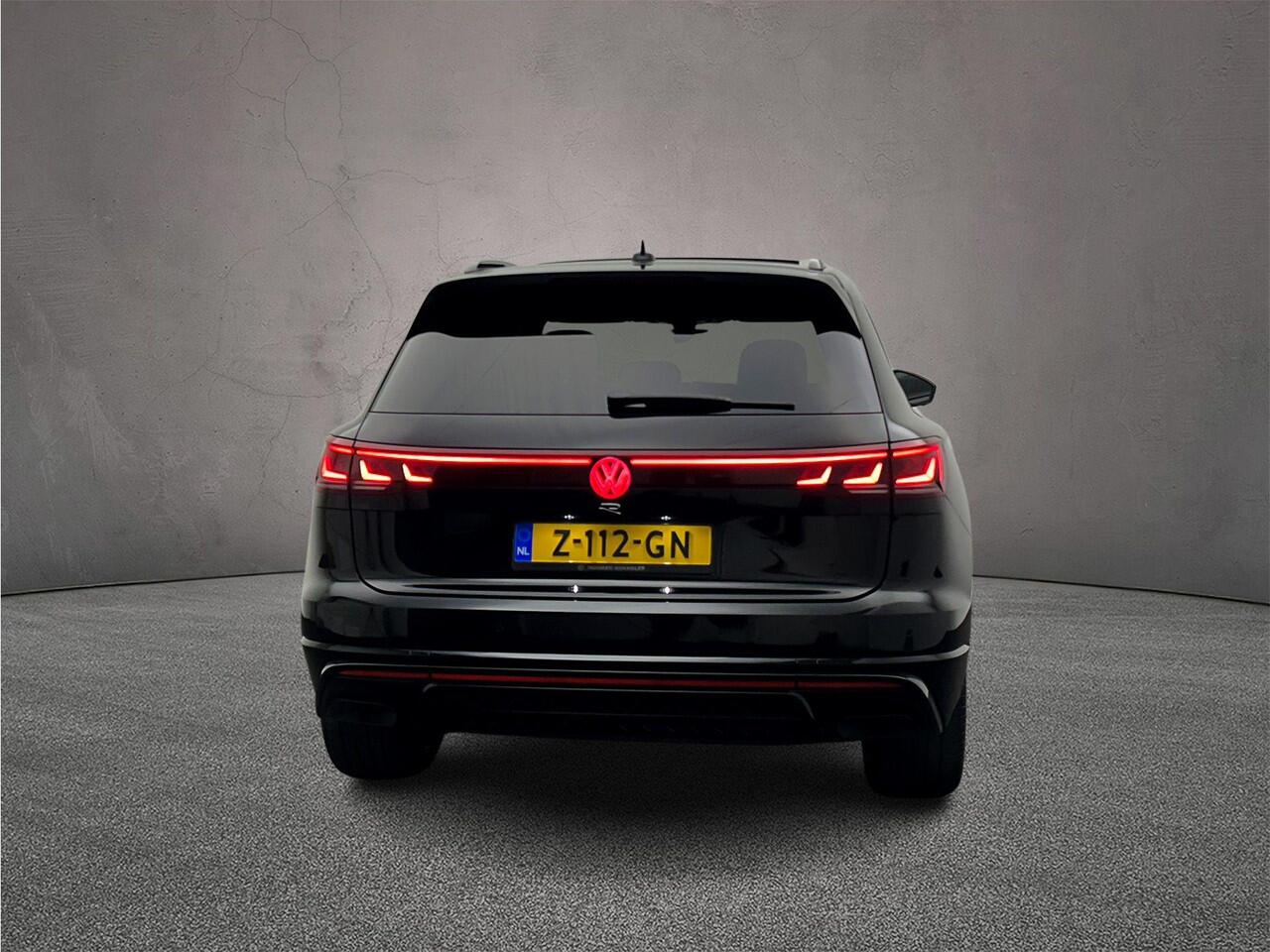 Volkswagen TOUAREG R 3.0 TSI eHybrid 462pk Tiptronic Trekhaak, DYN audio, Head up display, Lederen bekleding, Luchtvering, Panoramadak, Adaptive cruise control