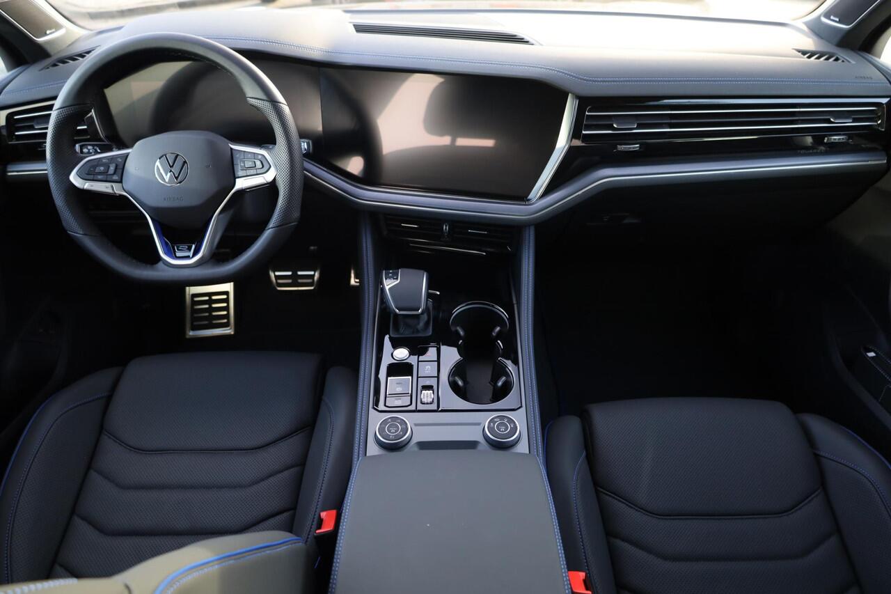 Volkswagen TOUAREG 3.0 TSi eHybrid 4MOTION R Edition 462PK / 340kW LED Matrix HD IQ.Light, nachtzicht (Night Vision), rondomzichtcamera (360° AreaView), elektr. verst. panoramadak, servosluiting, 3-zone Climatronic, voorstoelen verwarmbaar met massagefunctie, achterbank ver