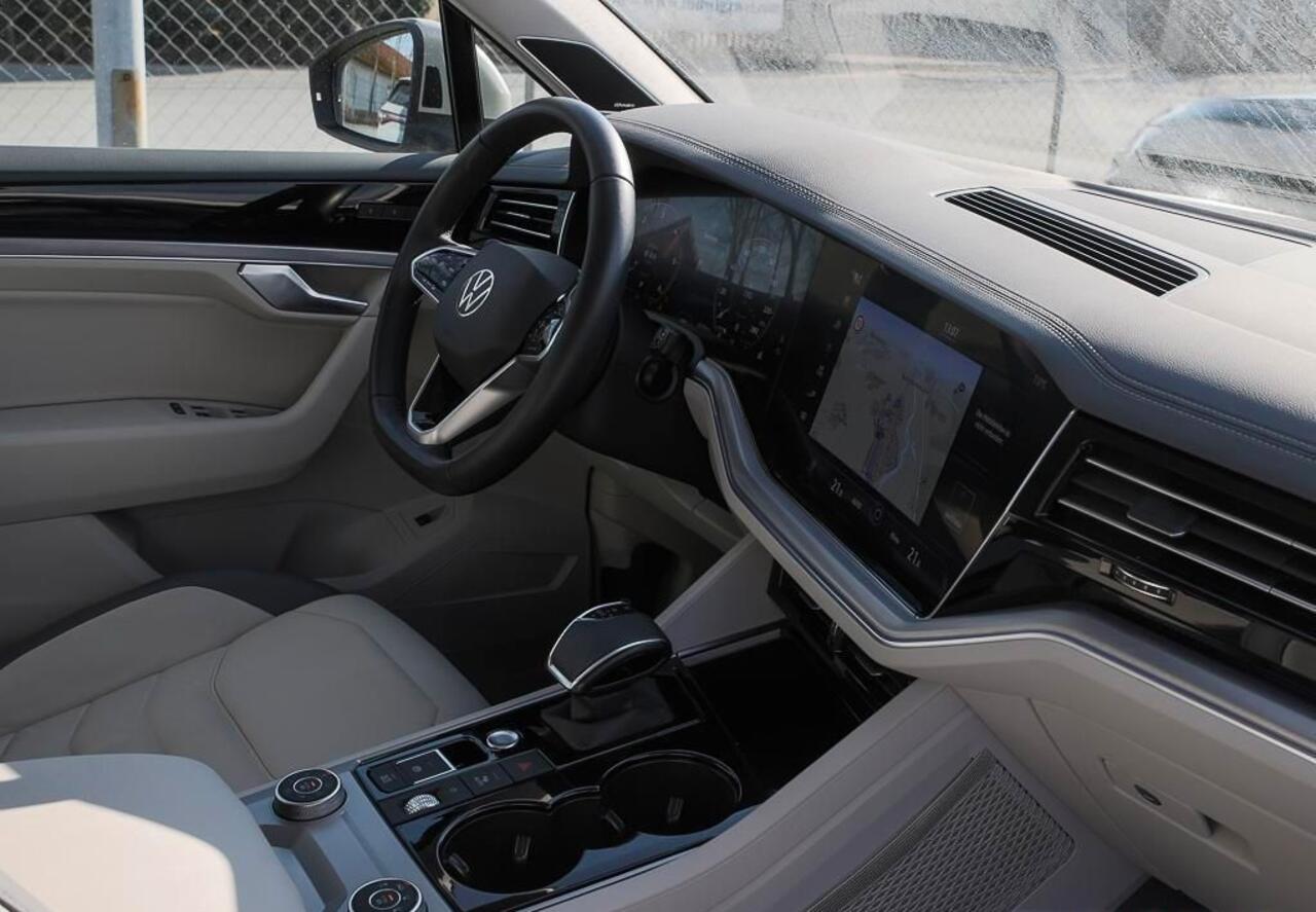 Volkswagen TOUAREG 3.0 TDI Elegance R-Line ACC Luchtvering Comfortstoelen Head-Up Dynaudio Stuurverwarming 360 Camera