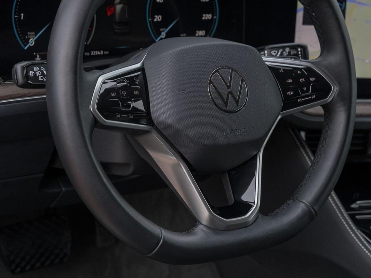 Volkswagen TOUAREG 3.0 TDI Elegance Grijs Kenteken ACC LUCHTVERING COMFORTSTOELEN TREKHAAK