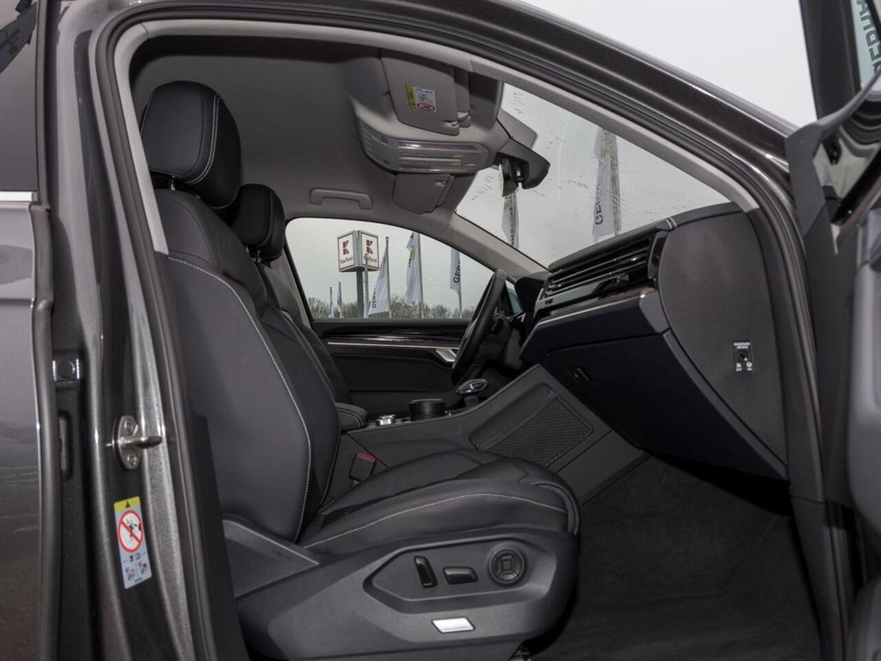 Volkswagen TOUAREG 3.0 TDI Elegance Grijs Kenteken ACC LUCHTVERING COMFORTSTOELEN TREKHAAK