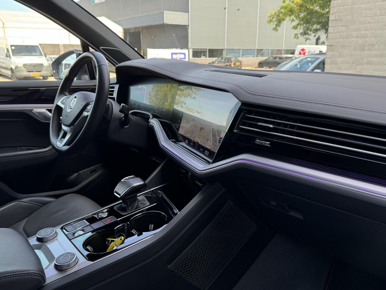 Volkswagen TOUAREG 3.0 TSI 340pk 4Motion Aut. R-Line Blackstyle Comfortleder Luchtvering 4wiel besturing 102dkm!!