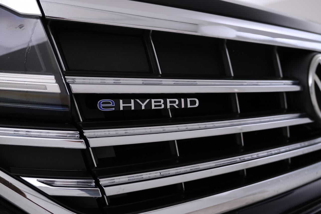 Volkswagen TOUAREG EHYBRID 3.0 TSi 4MOTION Panorama, Luchtvering, Climate, Volleder.
