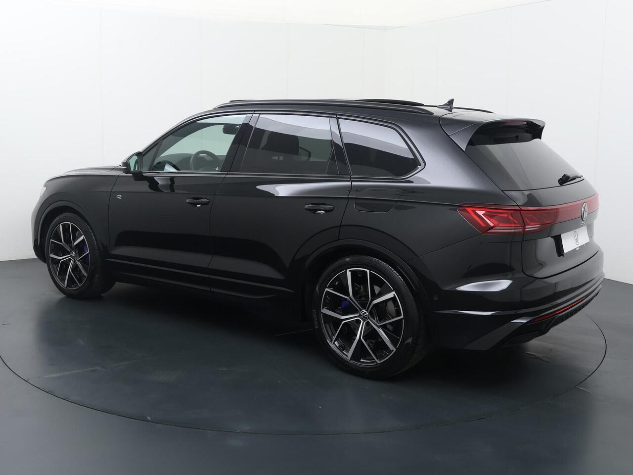 Volkswagen TOUAREG 3.0 TSi eHybrid 4MOTION R | 462 PK | SoH 93% | Head up display | Panorama dak | Massage stoelen | Velgen 21''