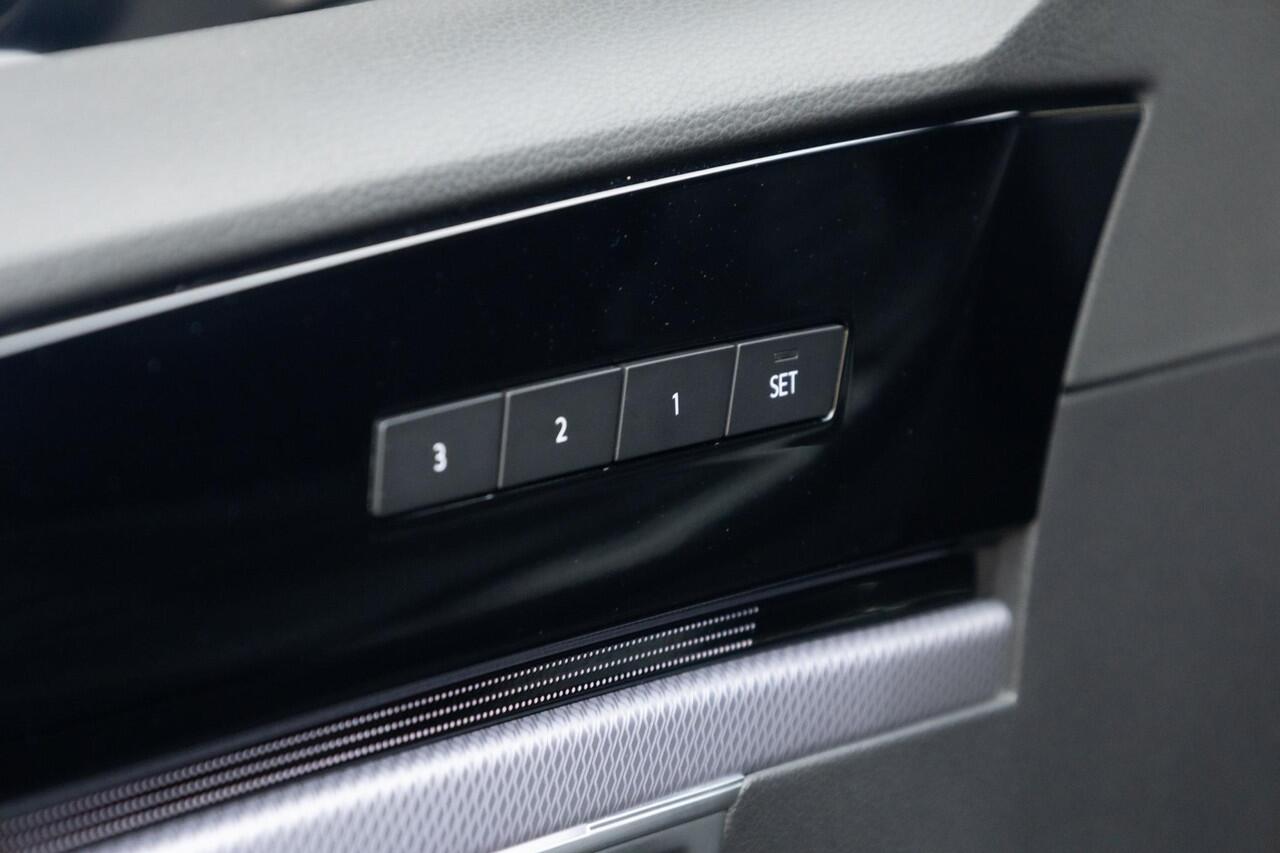 Volkswagen TOUAREG 3.0 TSi eHybrid 4MOTION R | 21 Inch | Nachtzicht | Trekhaak |