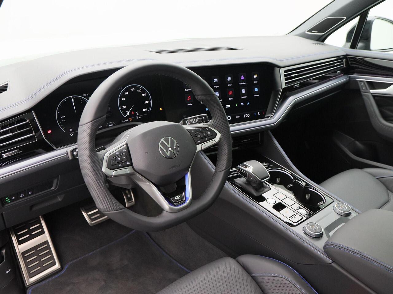 Volkswagen TOUAREG 3.0 TSi eHybrid 463 Pk 4MOTION R-Line | 360° Camera | Full LED | Trekhaak | Panoramadak | DynAudio | Head-Up | Digitaal Dashboard | 22 Inch