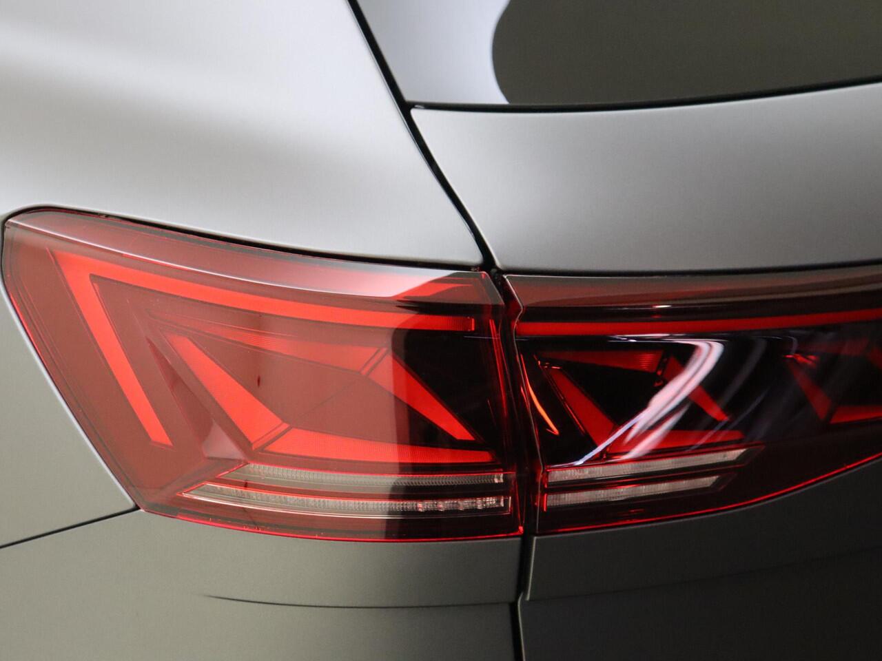 Volkswagen TOUAREG R Edition | Buitenspiegels elektrisch instel-, verwarm- en inklapbaar | Diefstalalarm | Telefoon draadloos oplaadbaar (Wireless Charging)