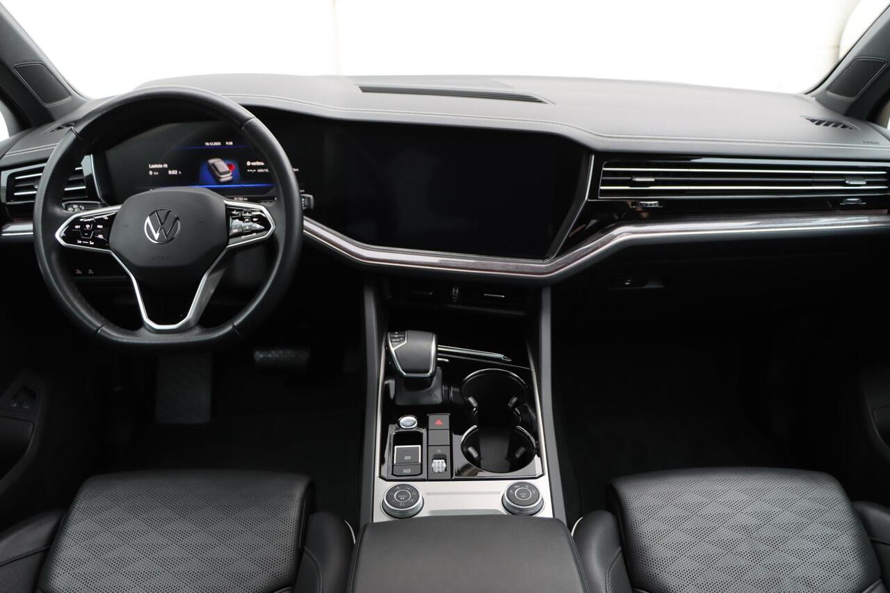 Volkswagen TOUAREG 3.0 TSI eHybrid 4Motion Elegance Black Style | Luchtvering | 380pk Tiptronic