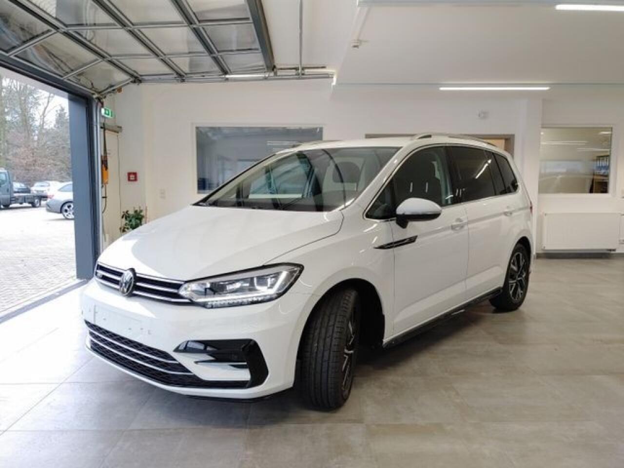 Volkswagen TOURAN 1.5 TSI DSG R-LINE CAMERA/NAVI/ACC/STOELVERW/PDC