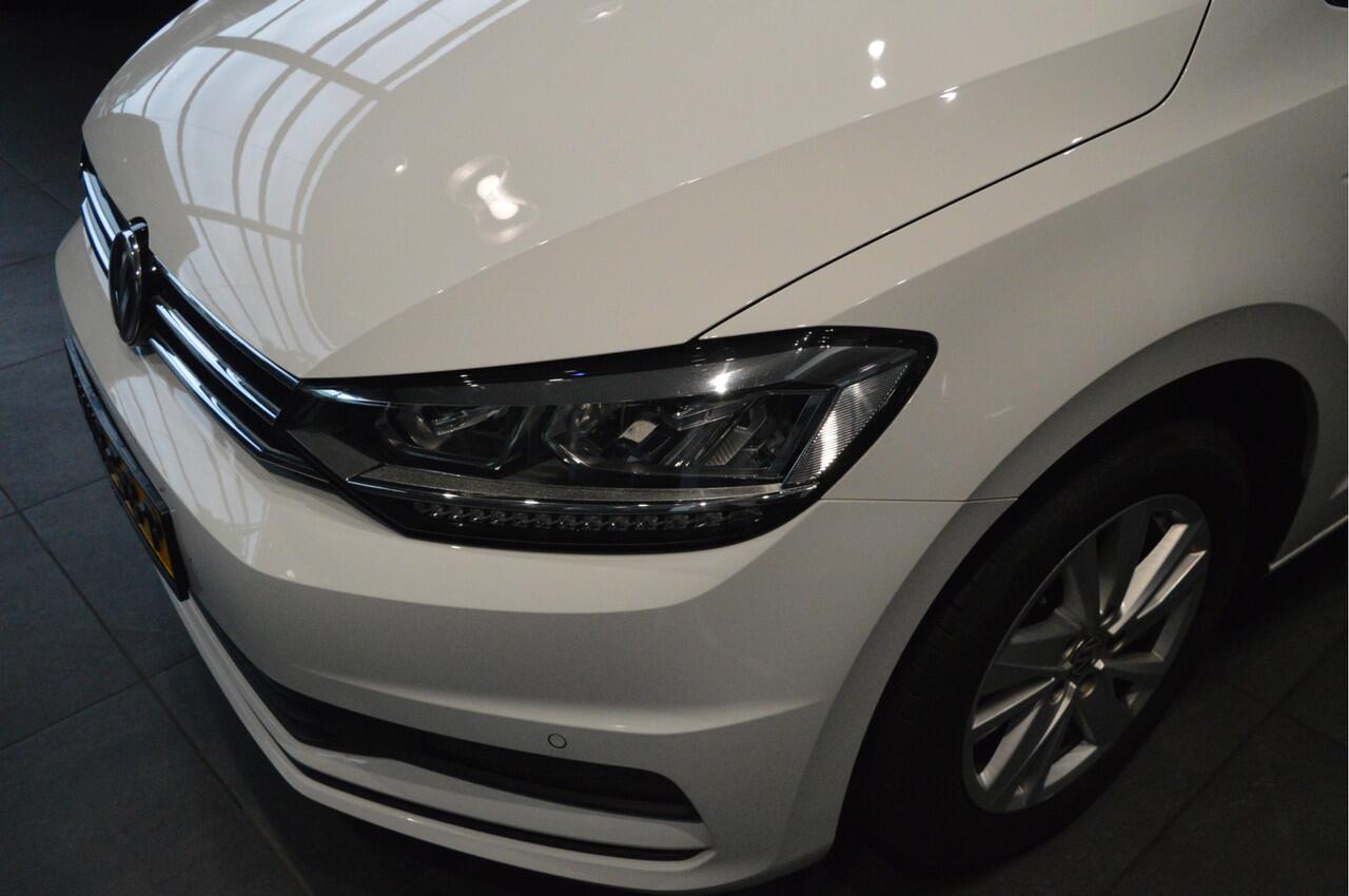 Volkswagen TOURAN 1.5 TSI Highline navi clima cruise led pdc 150 pk !!