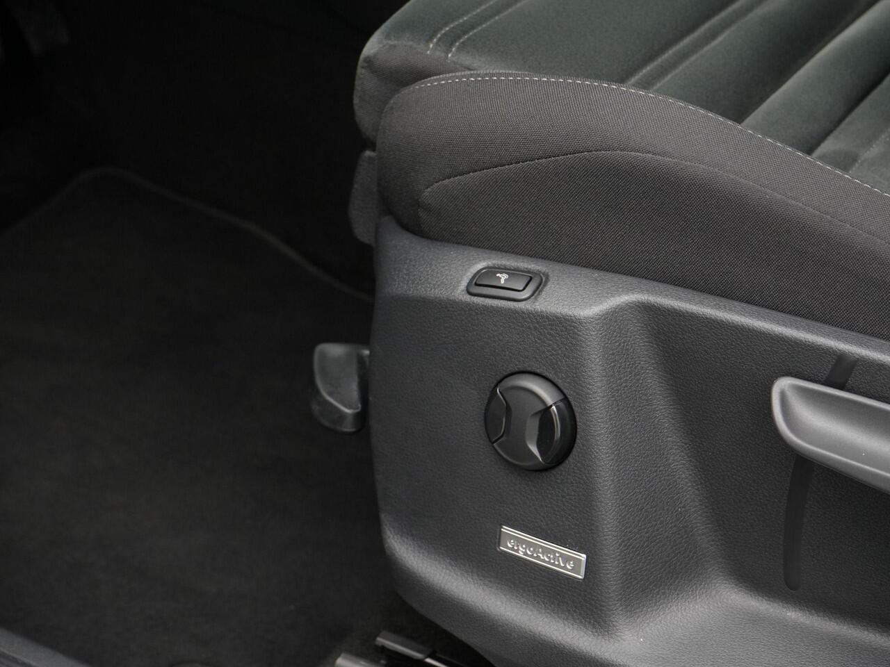 Volkswagen TOURAN 7 pers. 1.5 TSI 150 pk DSG Highline | 7-persoons | Panoramadak | Trekhaak | Stoelverwarming | Sportonderstel | Side Assist | Black Style