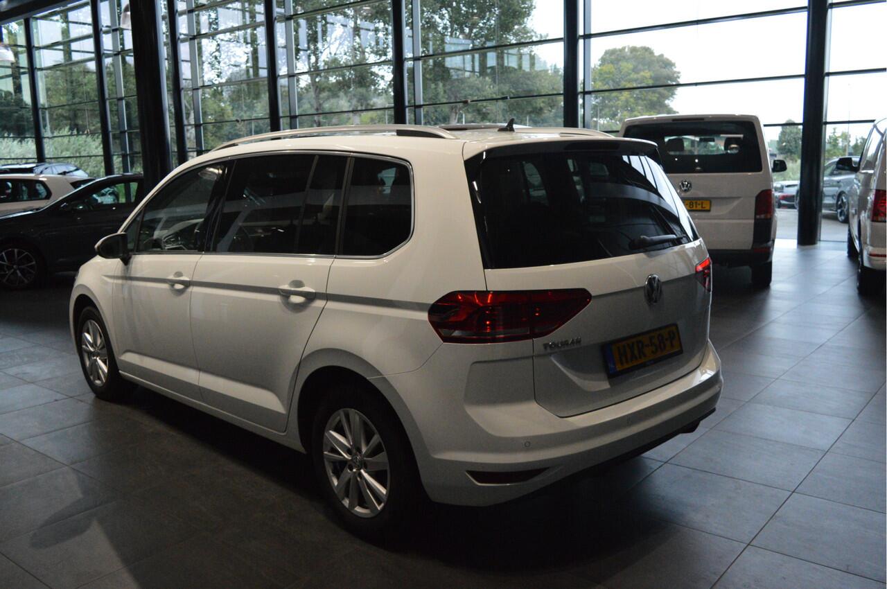 Volkswagen TOURAN 1.5 TSI Highline navi clima cruise led pdc 150 pk !!