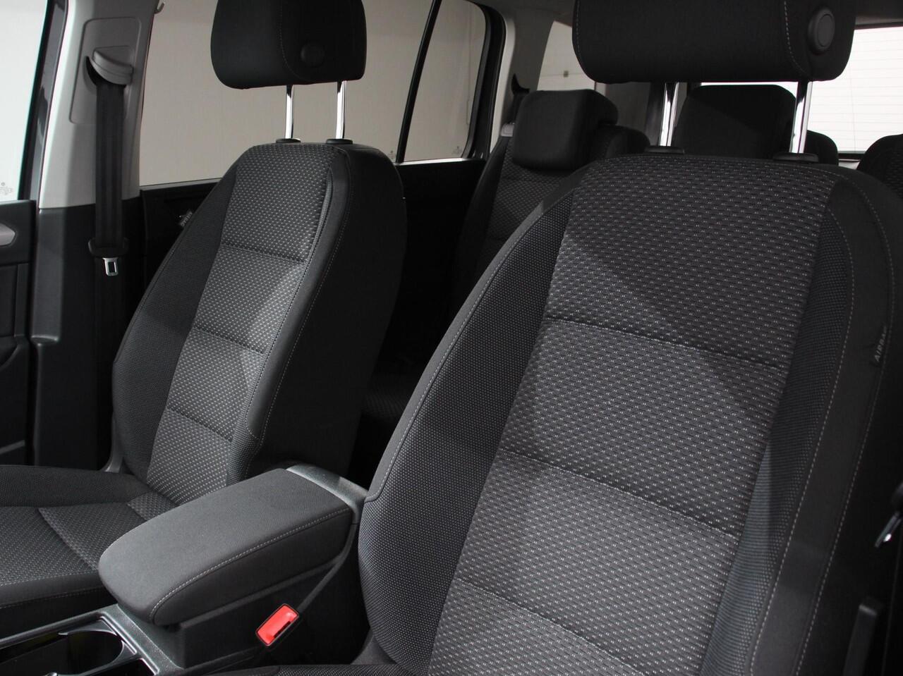 Volkswagen TOURAN 1.5 TSI DSG Comfortline 7p Navigatie Apple Carplay/Android Auto Parkeersensoren Adaptive Cruise Control Stoelverwarming Climate Control